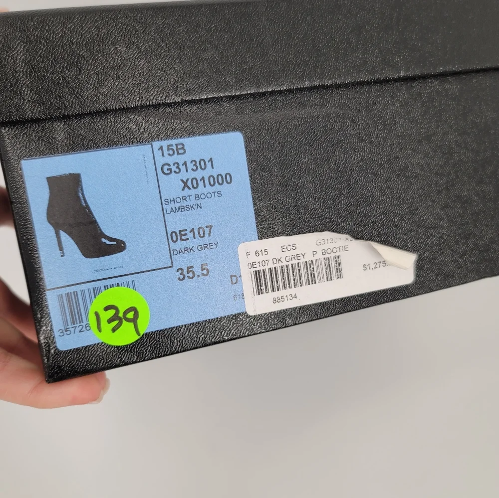 CHANEL preowned very